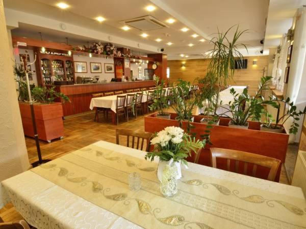 Ludowa Restauracja&Noclegi Kietrz Zewnętrze zdjęcie